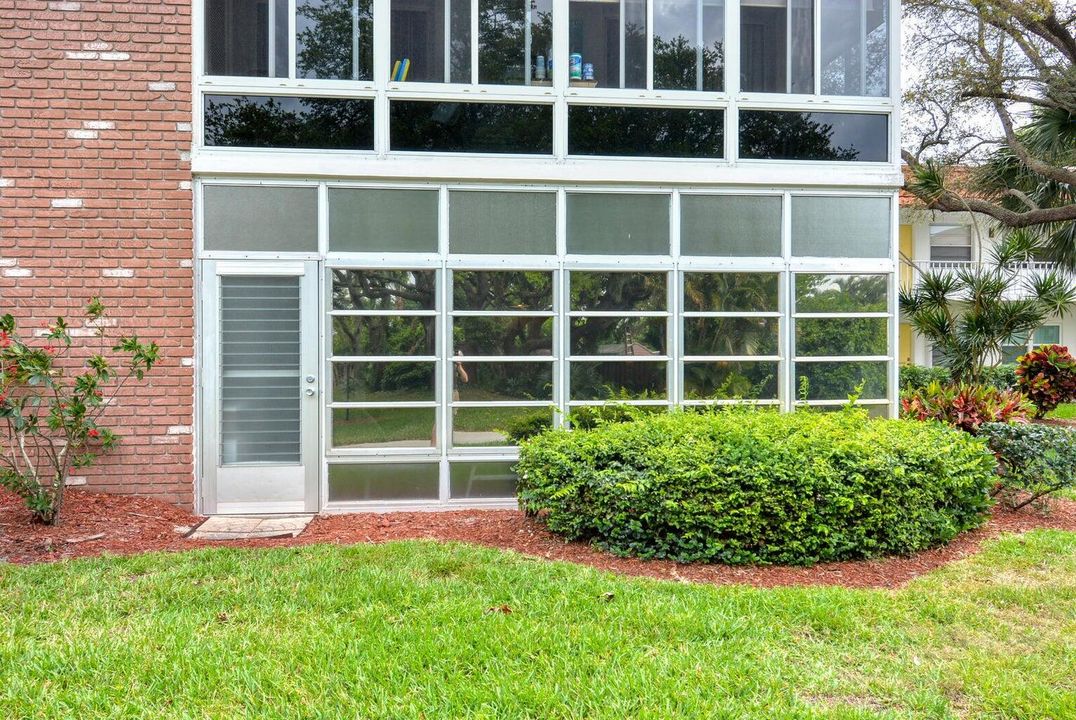 出租: $1,900 (2 贝兹, 2 浴室, 962 平方英尺)