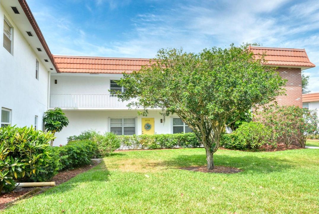 出租: $1,900 (2 贝兹, 2 浴室, 962 平方英尺)