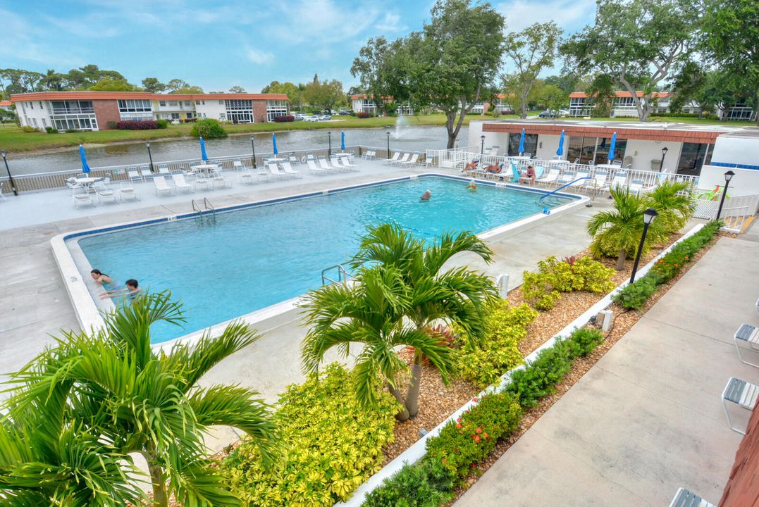 出租: $1,900 (2 贝兹, 2 浴室, 962 平方英尺)