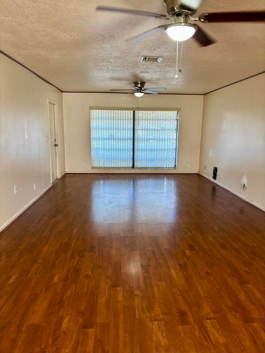 For Sale: $199,000 (2 beds, 2 baths, 1400 Square Feet)