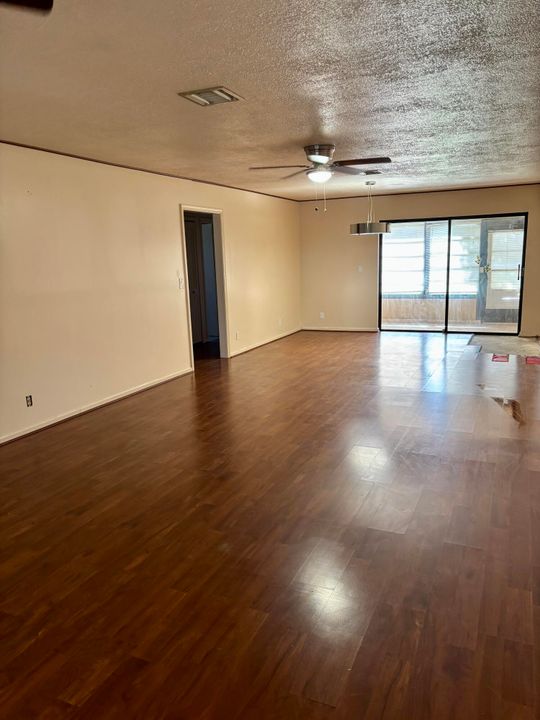 For Sale: $199,000 (2 beds, 2 baths, 1400 Square Feet)