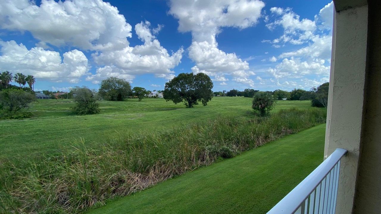 For Rent: $2,350 (3 beds, 2 baths, 1200 Square Feet)