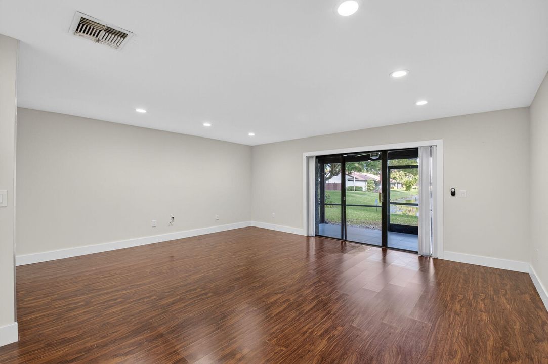 For Sale: $329,000 (2 beds, 2 baths, 1426 Square Feet)