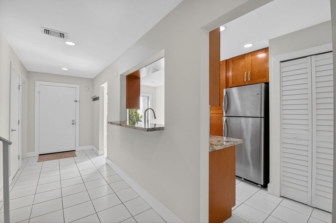 For Sale: $329,000 (2 beds, 2 baths, 1426 Square Feet)