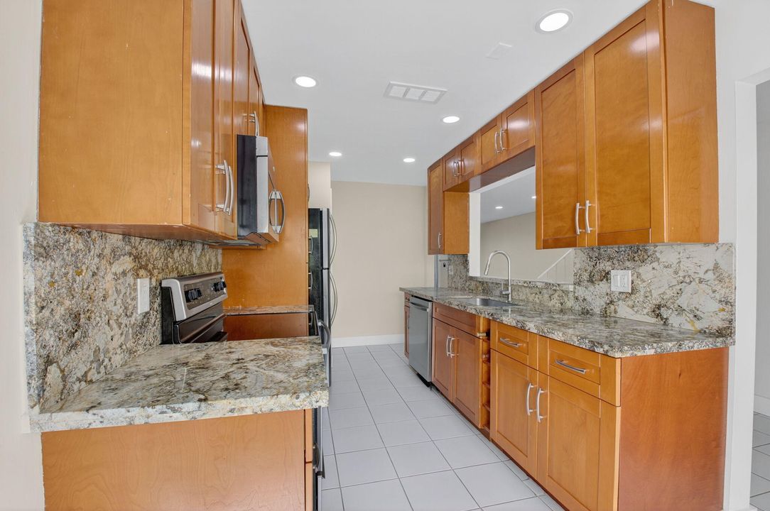For Sale: $329,000 (2 beds, 2 baths, 1426 Square Feet)