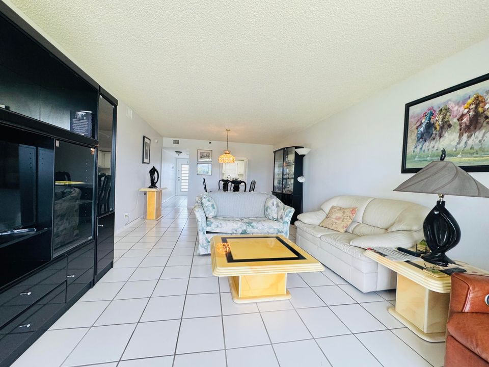 For Rent: $2,150 (2 beds, 2 baths, 1050 Square Feet)