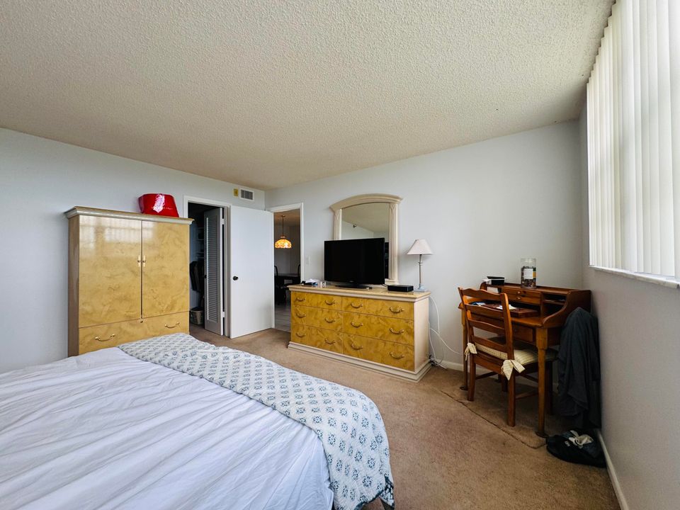 For Rent: $2,150 (2 beds, 2 baths, 1050 Square Feet)