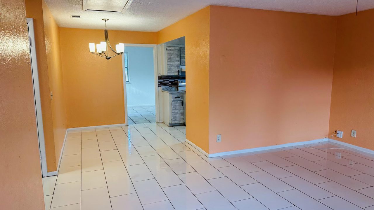 For Rent: $2,900 (3 beds, 1 baths, 1200 Square Feet)