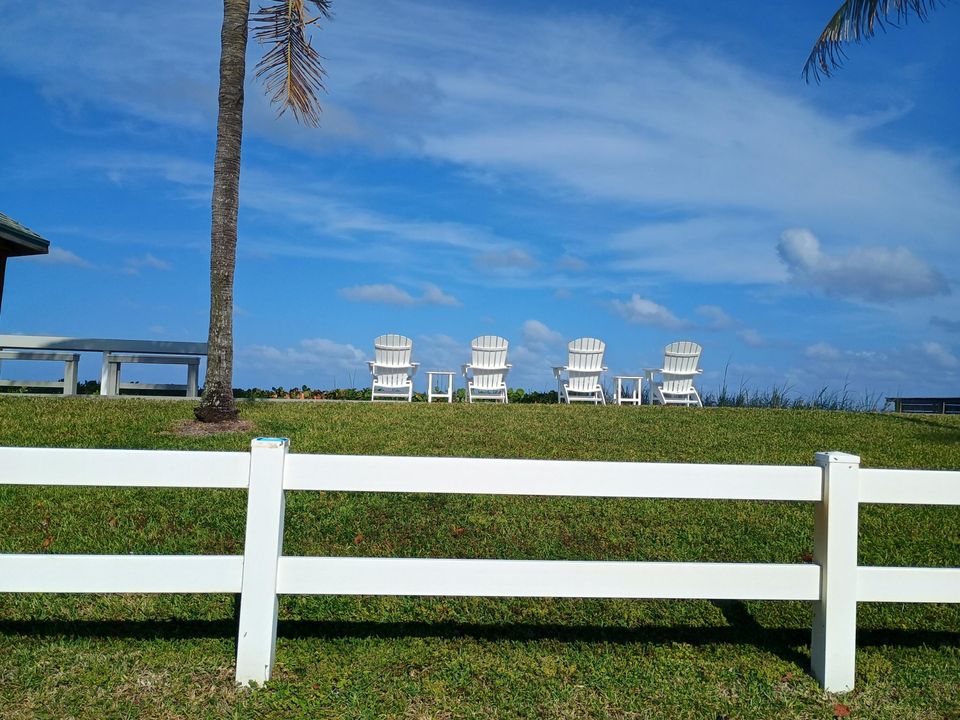 На продажу: $379,000 (2 спален, 2 ванн, 988 Квадратных фут)