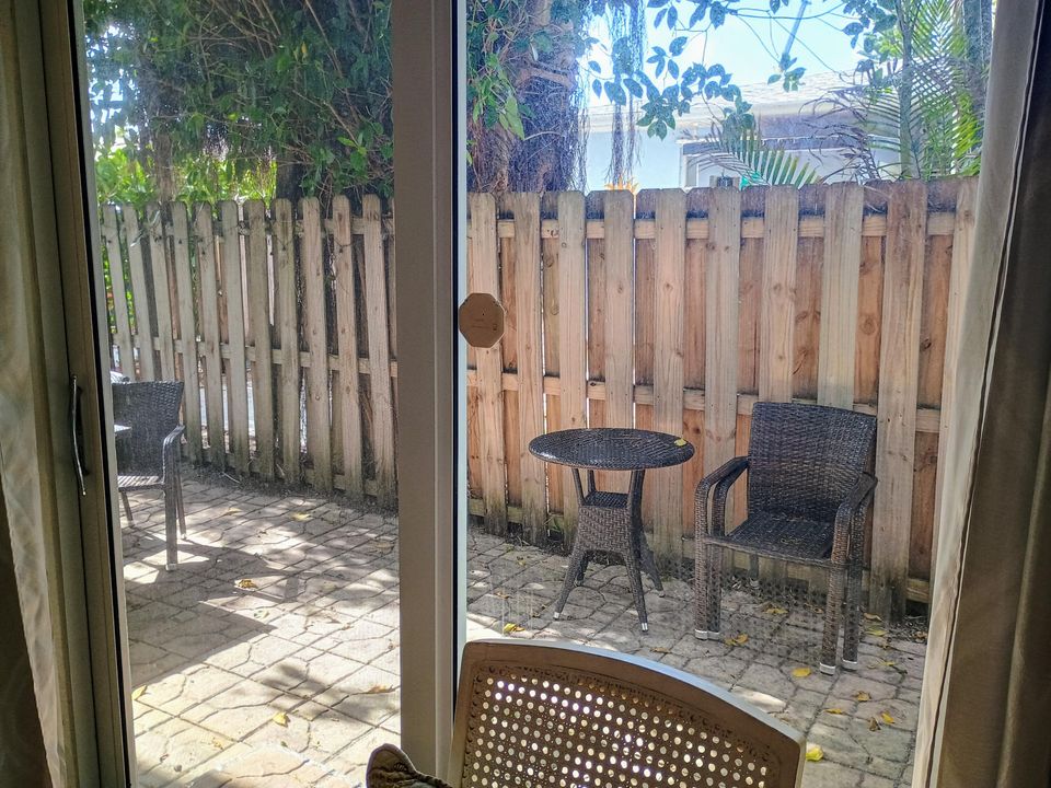 На продажу: $379,000 (2 спален, 2 ванн, 988 Квадратных фут)