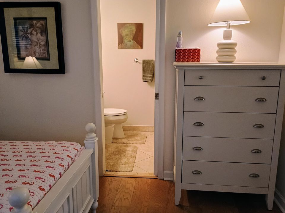 На продажу: $379,000 (2 спален, 2 ванн, 988 Квадратных фут)