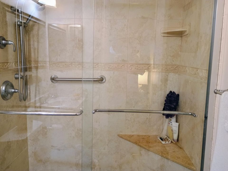 На продажу: $379,000 (2 спален, 2 ванн, 988 Квадратных фут)