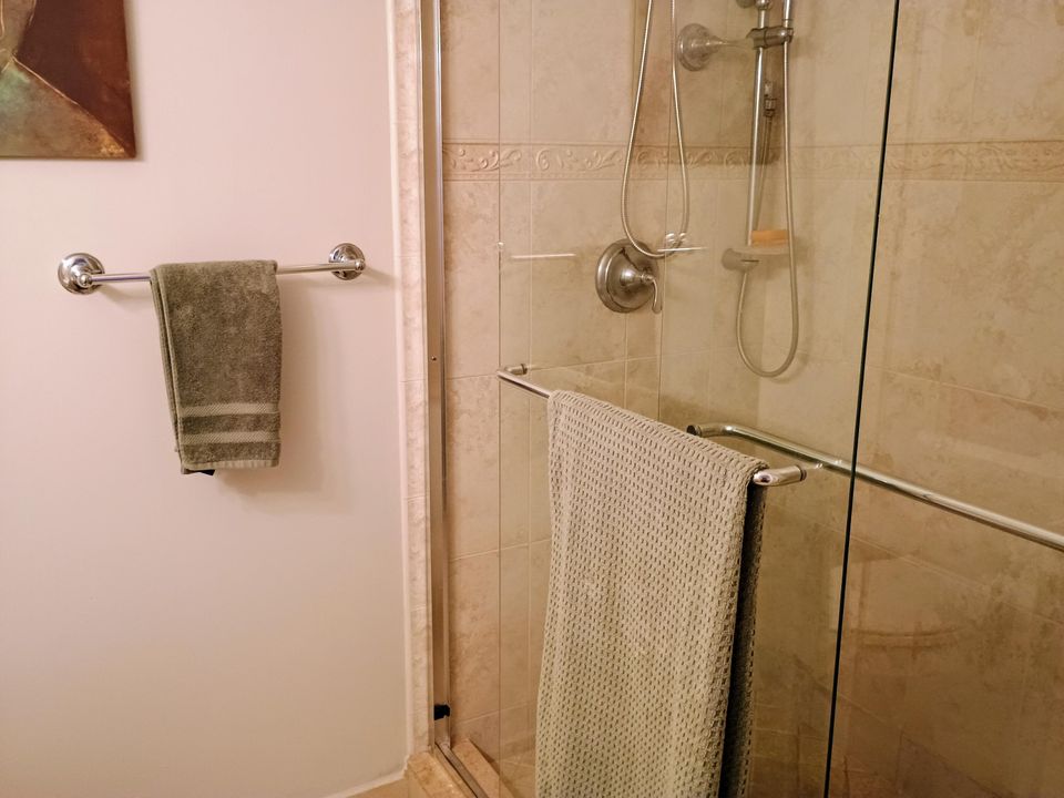 На продажу: $379,000 (2 спален, 2 ванн, 988 Квадратных фут)