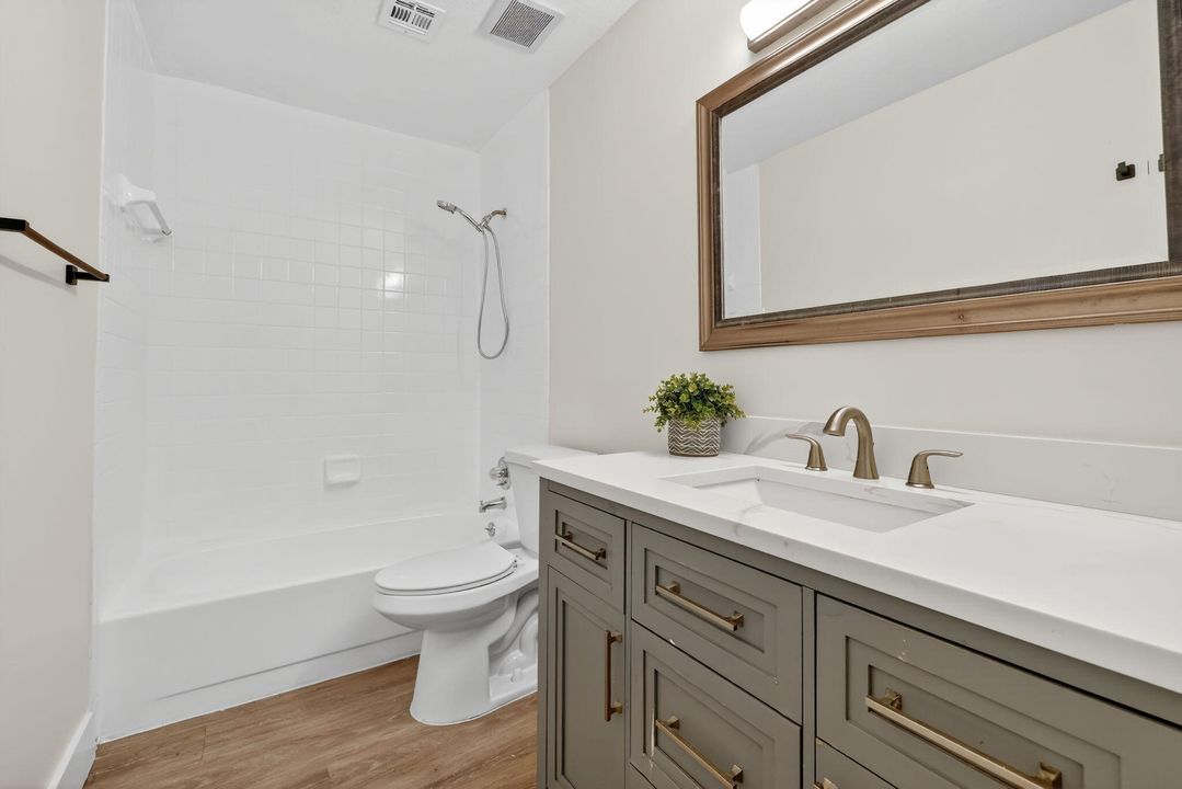 For Sale: $184,000 (1 beds, 1 baths, 987 Square Feet)