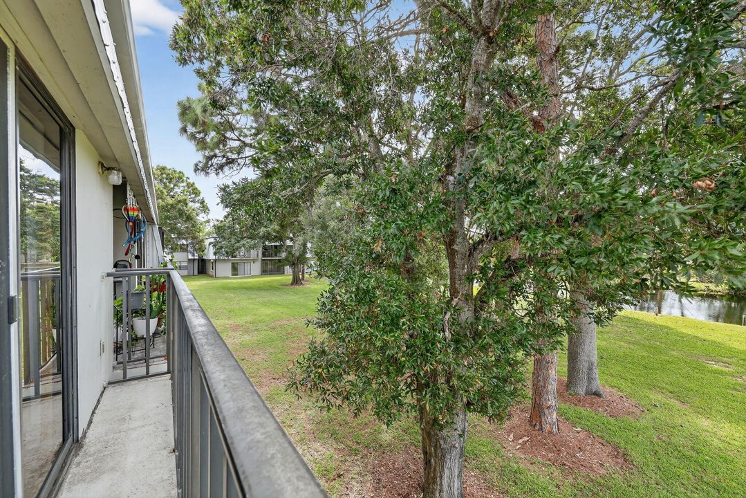 For Sale: $184,000 (1 beds, 1 baths, 987 Square Feet)