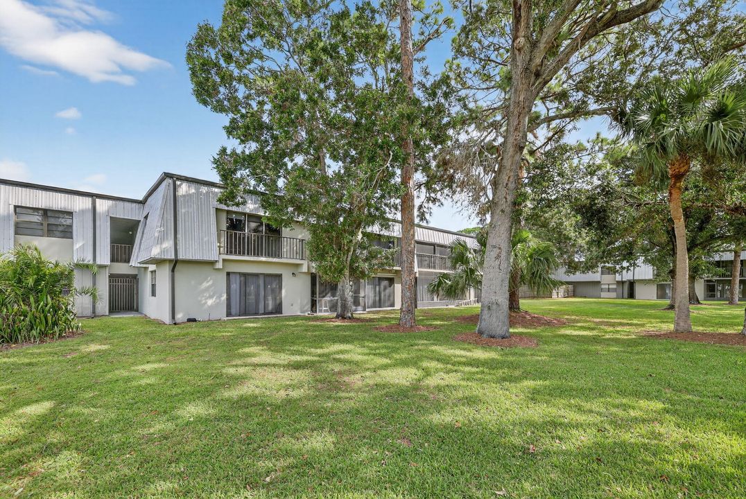 For Sale: $184,000 (1 beds, 1 baths, 987 Square Feet)