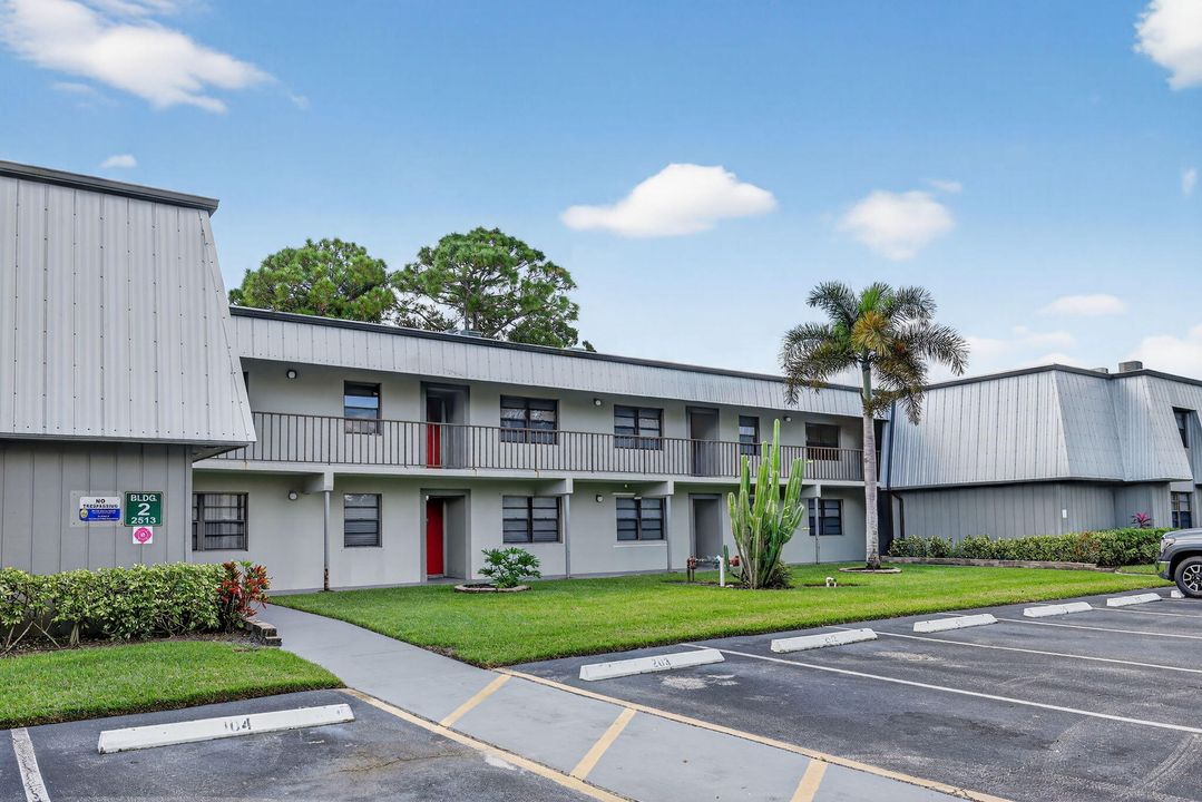 For Sale: $184,000 (1 beds, 1 baths, 987 Square Feet)