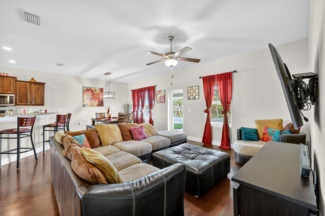 Active With Contract: $484,800 (5 beds, 3 baths, 2701 Square Feet)