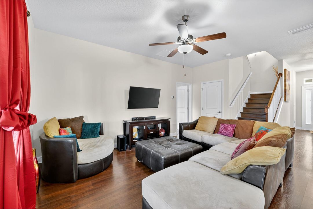 Active With Contract: $484,800 (5 beds, 3 baths, 2701 Square Feet)