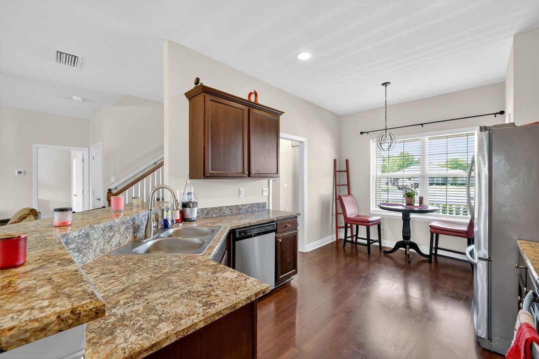 Active With Contract: $484,800 (5 beds, 3 baths, 2701 Square Feet)