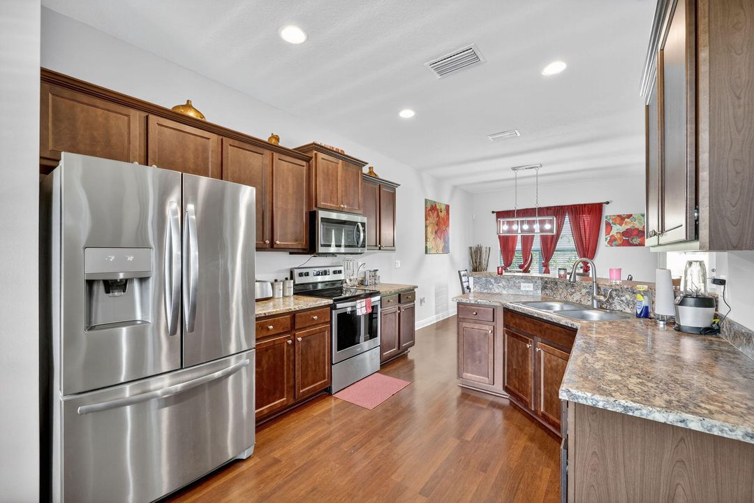 Active With Contract: $484,800 (5 beds, 3 baths, 2701 Square Feet)