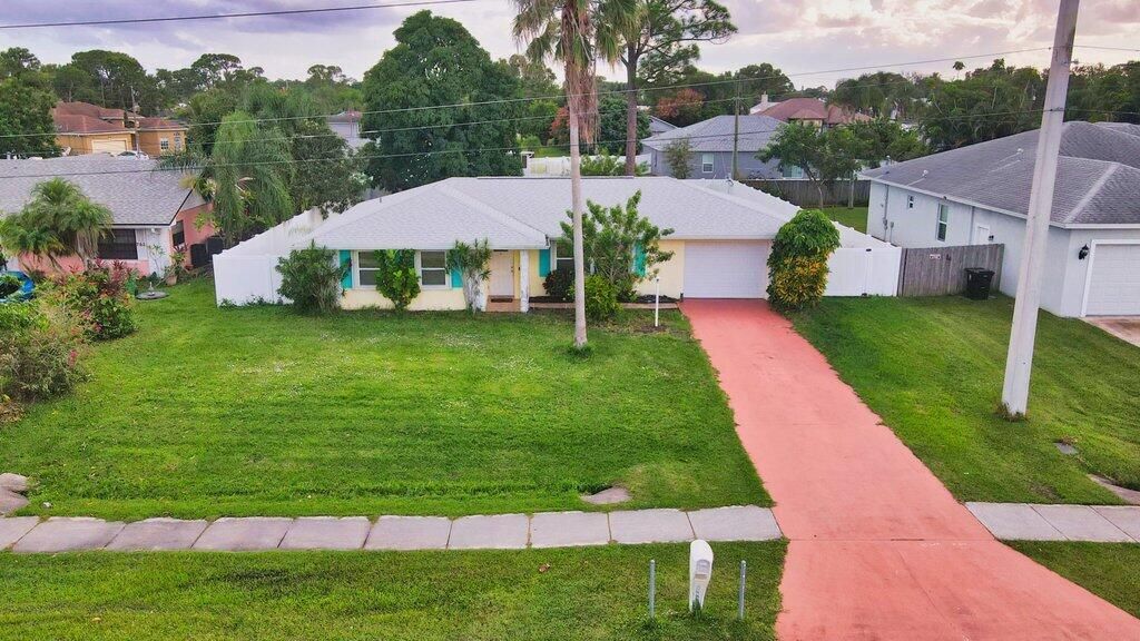 For Sale: $349,900 (2 beds, 2 baths, 1188 Square Feet)