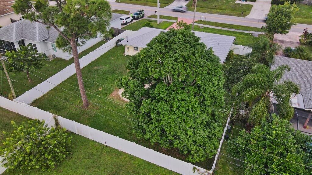 For Sale: $349,900 (2 beds, 2 baths, 1188 Square Feet)