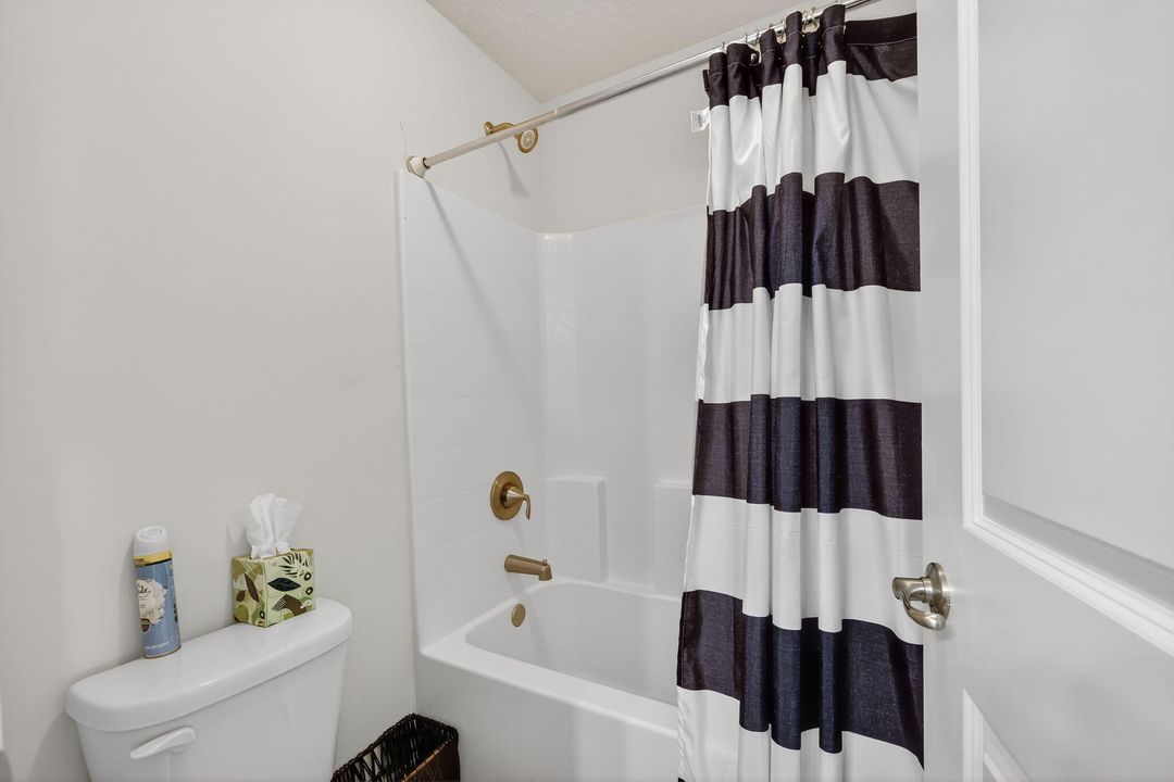 Active With Contract: $484,800 (5 beds, 3 baths, 2701 Square Feet)