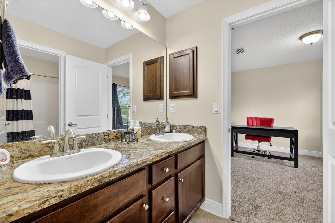 Active With Contract: $484,800 (5 beds, 3 baths, 2701 Square Feet)