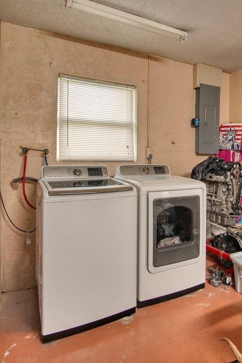 For Sale: $349,900 (2 beds, 2 baths, 1188 Square Feet)