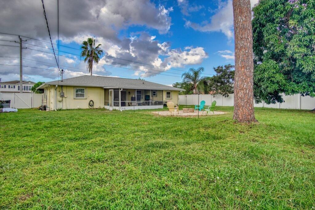 For Sale: $349,900 (2 beds, 2 baths, 1188 Square Feet)