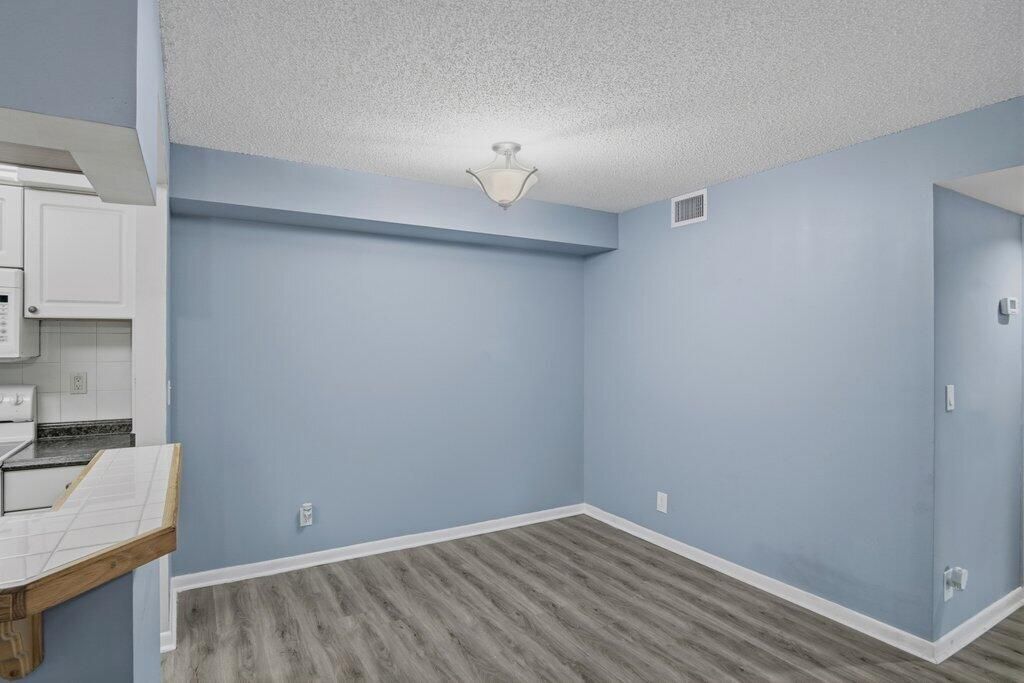 出租: $1,850 (2 贝兹, 2 浴室, 1018 平方英尺)