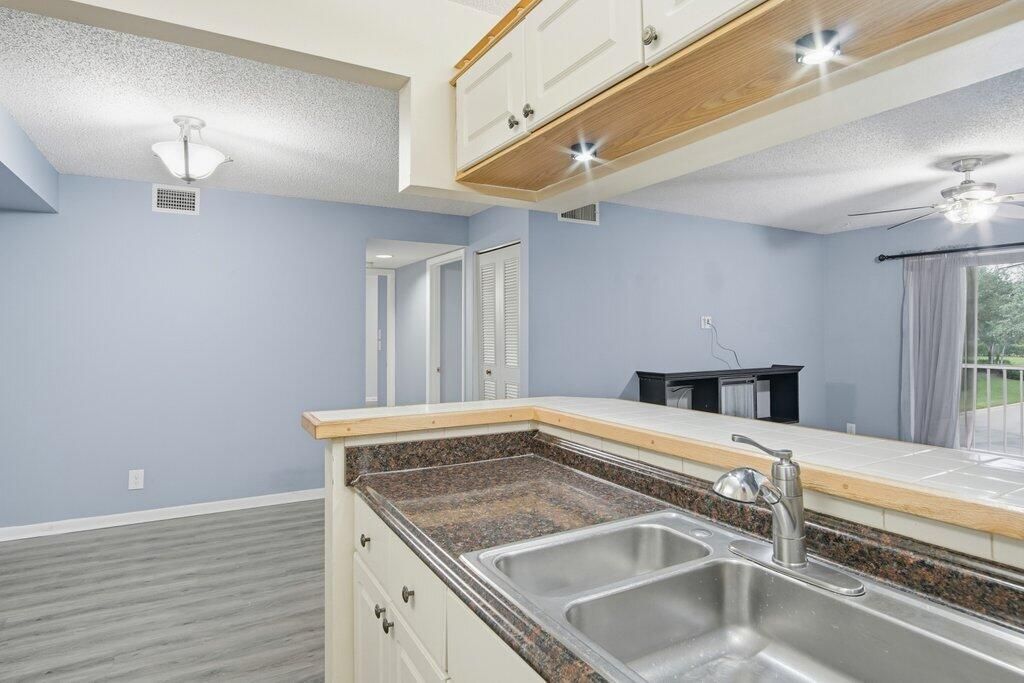 出租: $1,850 (2 贝兹, 2 浴室, 1018 平方英尺)