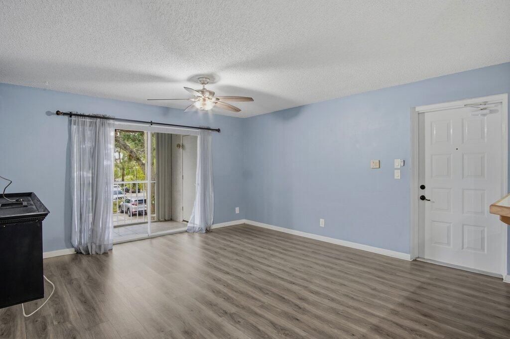 出租: $1,850 (2 贝兹, 2 浴室, 1018 平方英尺)