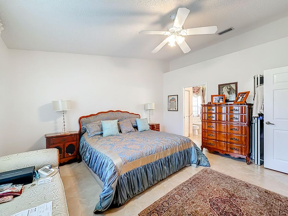 For Sale: $425,000 (2 beds, 2 baths, 1645 Square Feet)