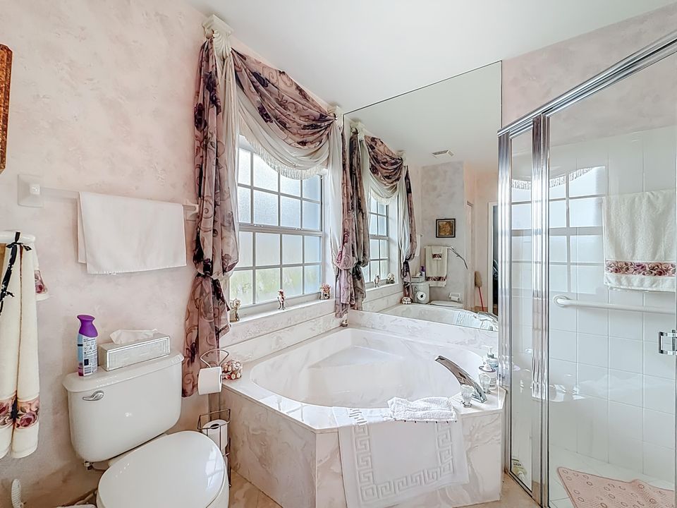 For Sale: $425,000 (2 beds, 2 baths, 1645 Square Feet)