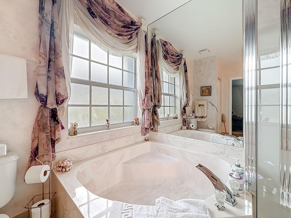 For Sale: $425,000 (2 beds, 2 baths, 1645 Square Feet)