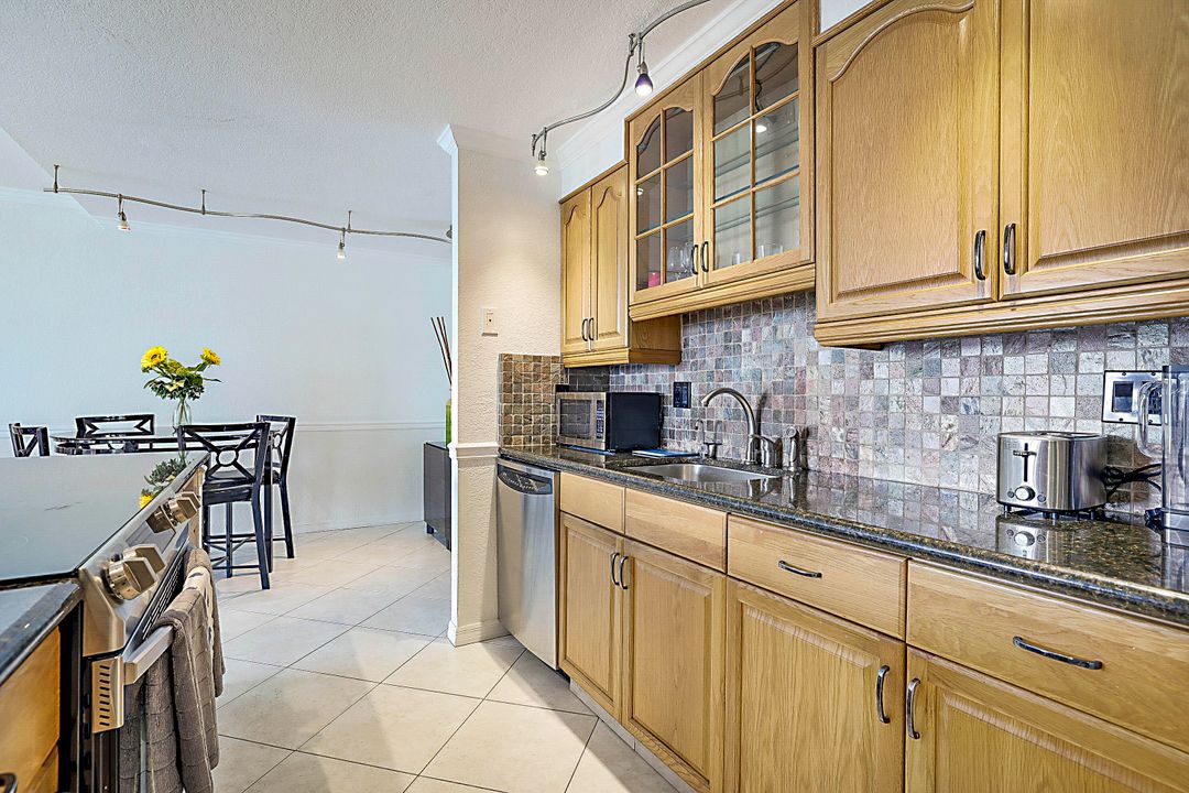 For Rent: $5,000 (2 beds, 2 baths, 1031 Square Feet)