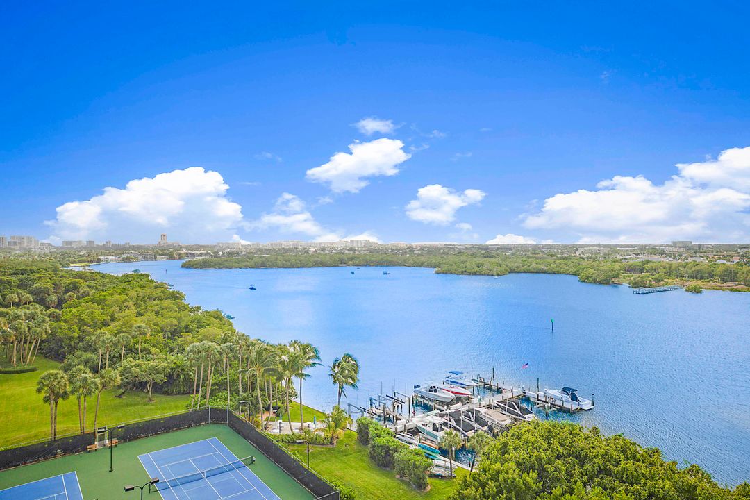 For Rent: $5,000 (2 beds, 2 baths, 1031 Square Feet)