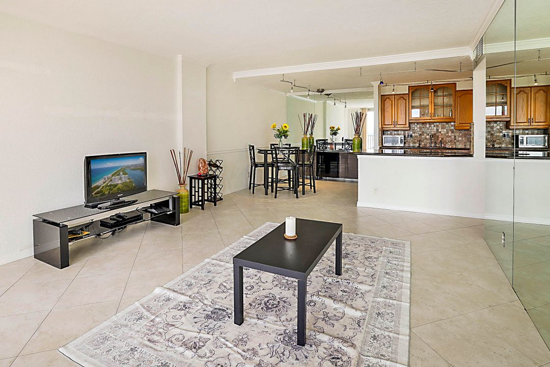 For Rent: $5,000 (2 beds, 2 baths, 1031 Square Feet)