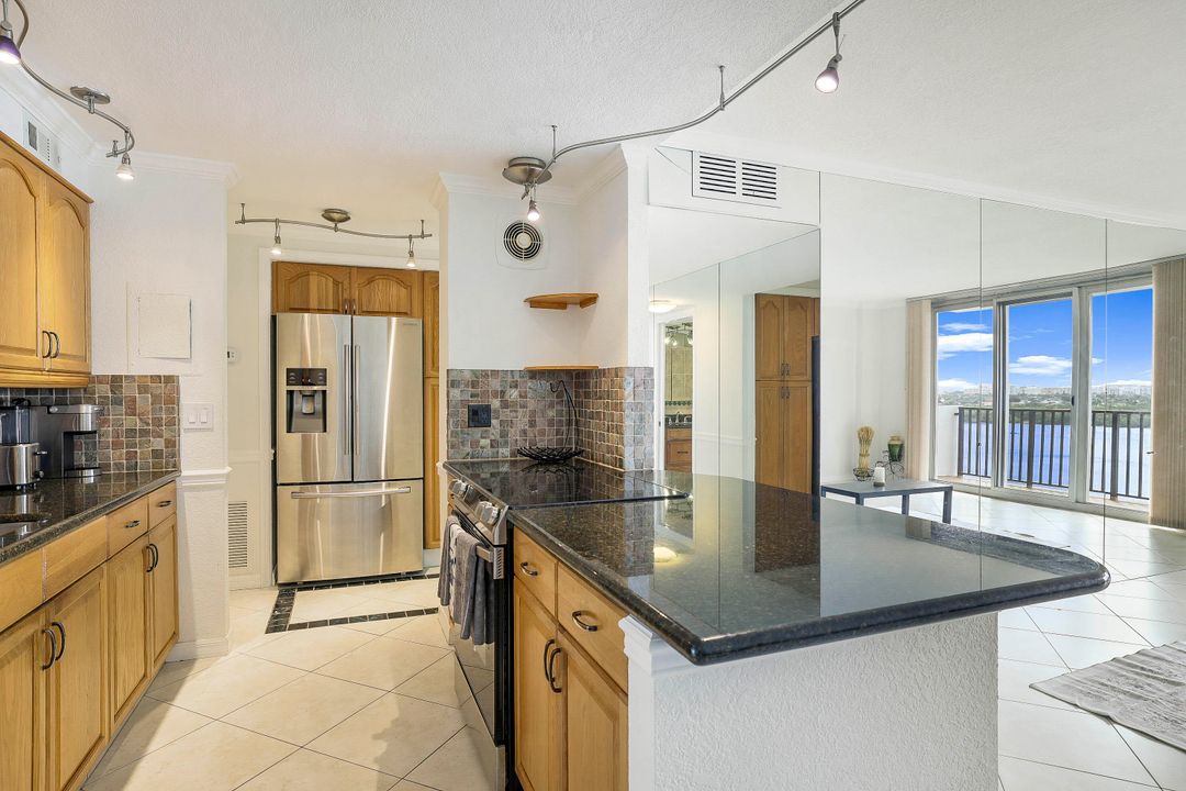 For Rent: $5,000 (2 beds, 2 baths, 1031 Square Feet)