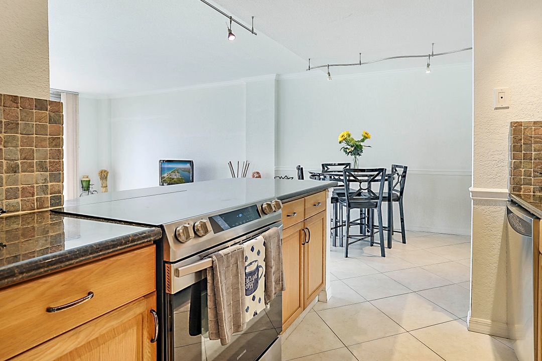 For Rent: $5,000 (2 beds, 2 baths, 1031 Square Feet)