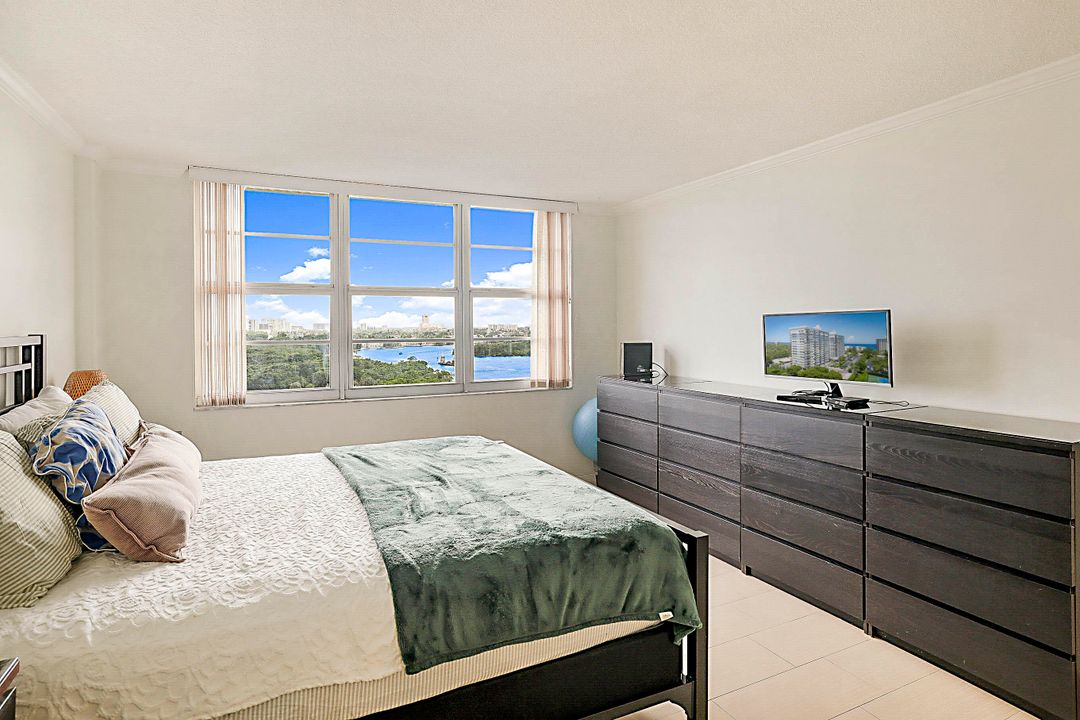 For Rent: $5,000 (2 beds, 2 baths, 1031 Square Feet)