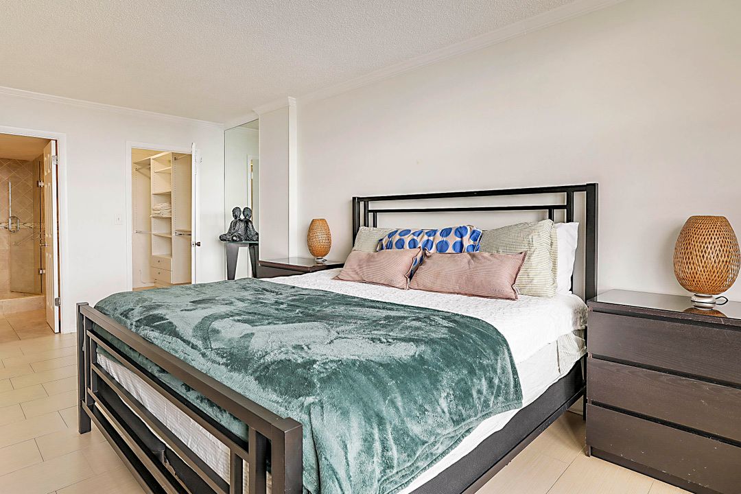 For Rent: $5,000 (2 beds, 2 baths, 1031 Square Feet)