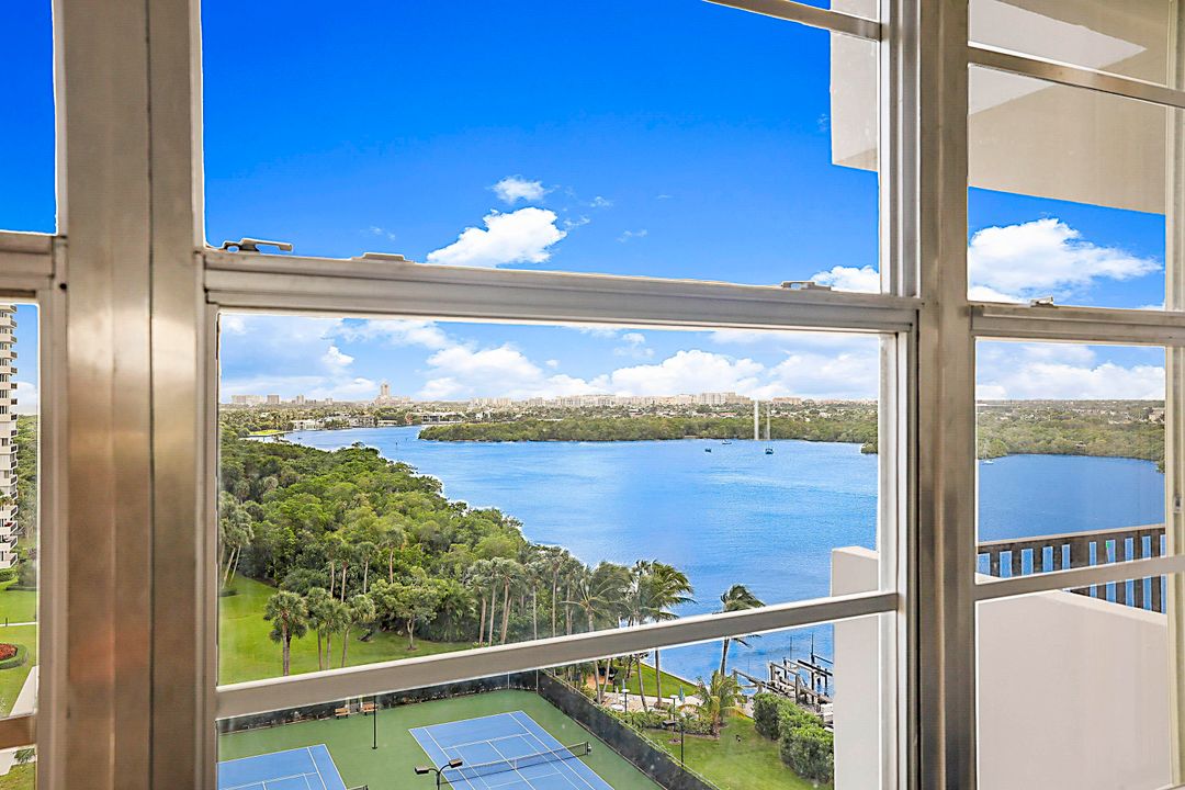 For Rent: $5,000 (2 beds, 2 baths, 1031 Square Feet)