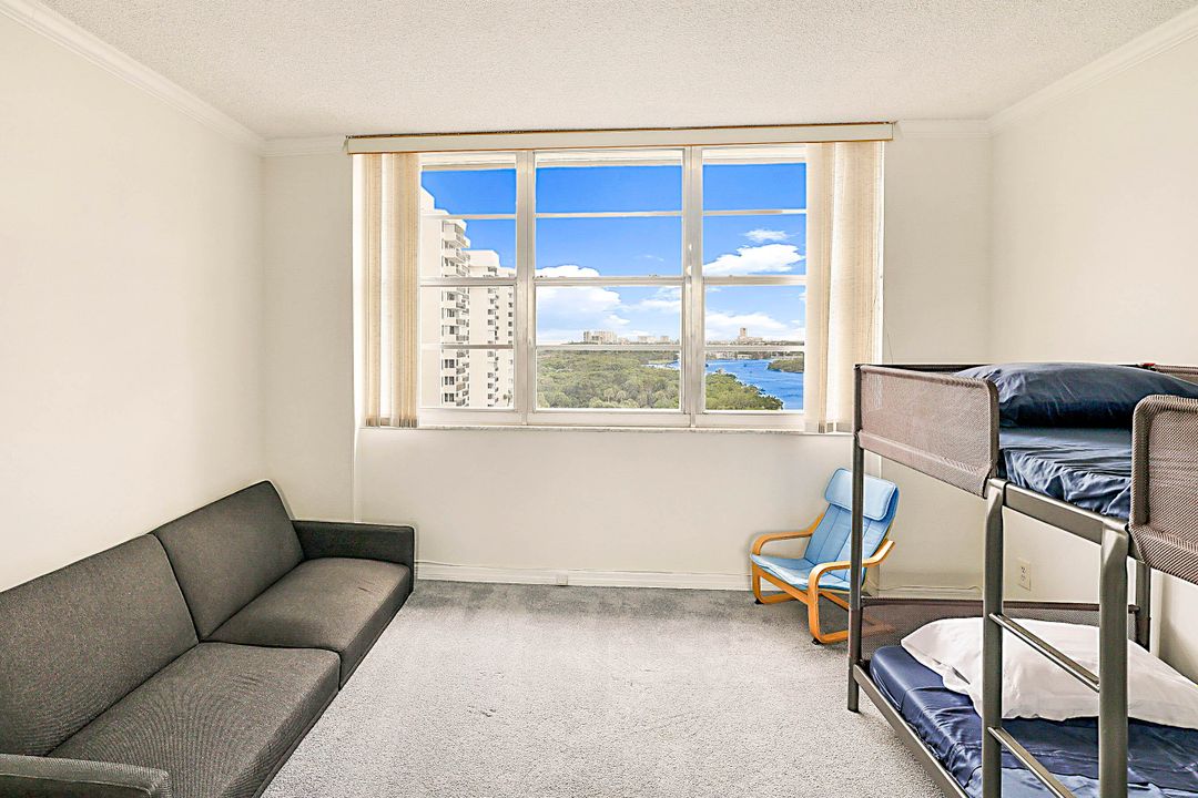 For Rent: $5,000 (2 beds, 2 baths, 1031 Square Feet)