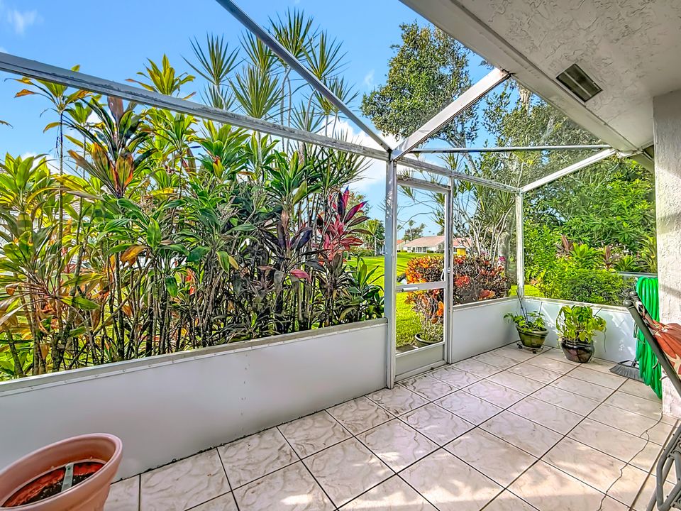 For Sale: $425,000 (2 beds, 2 baths, 1645 Square Feet)