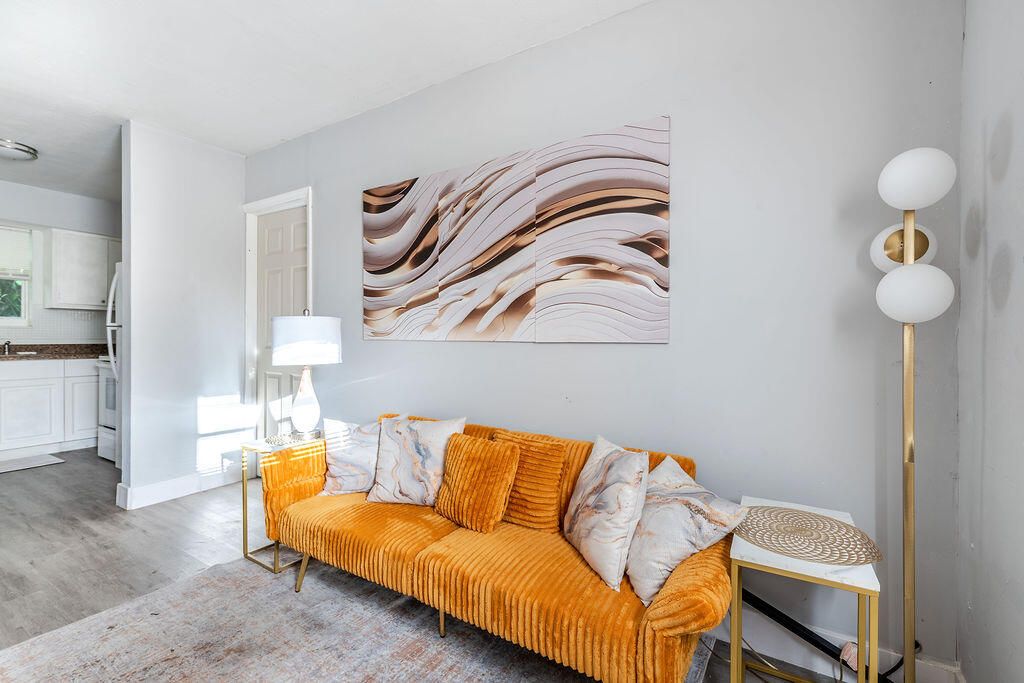 For Rent: $1,450 (1 beds, 1 baths, 524 Square Feet)