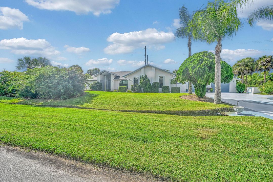 For Sale: $550,000 (3 beds, 2 baths, 1618 Square Feet)