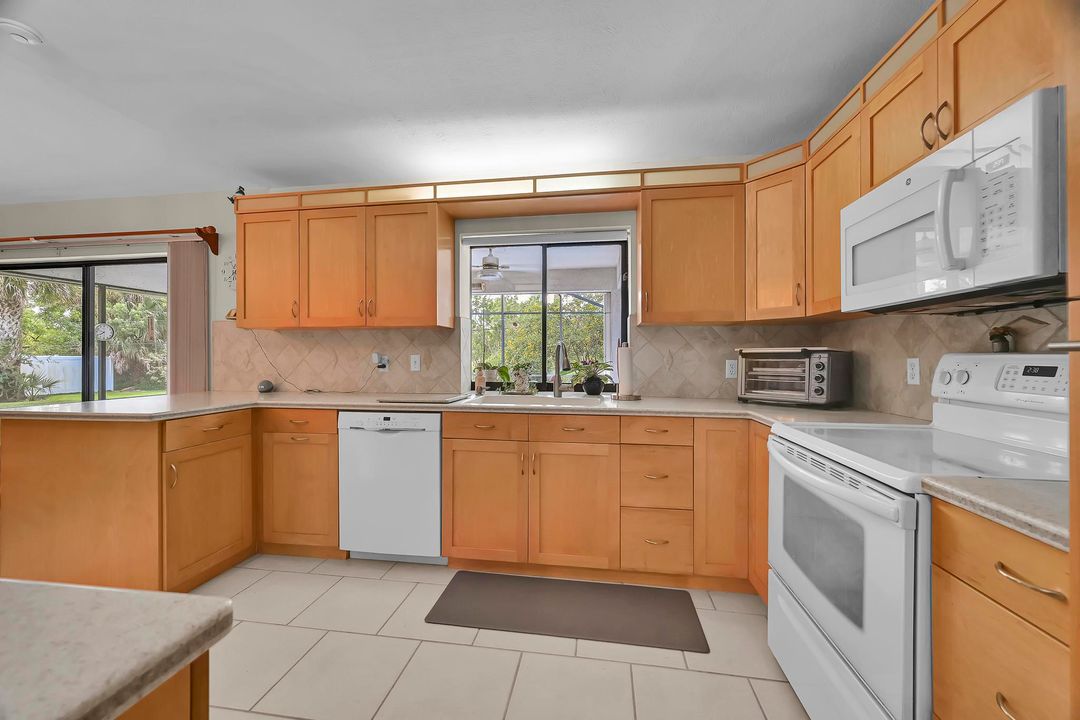 For Sale: $550,000 (3 beds, 2 baths, 1618 Square Feet)